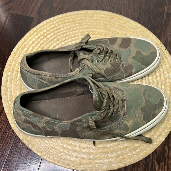 Minimalist Green Camo LaceUp Canvas Sneakers Size 9 - Picture 11 of 13